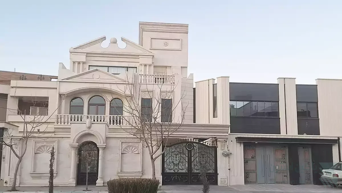 سنگ نمای تراورتن کرم و ممتاز در اجرای نمای کلاسیک و رومی ساختمان